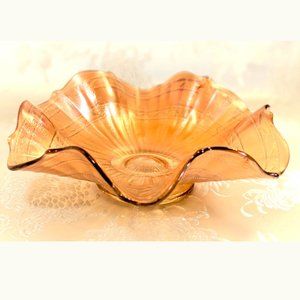 ANTIQUE FENTON BOWL: STIPPLED RAYS & SCALE BAND C.1915